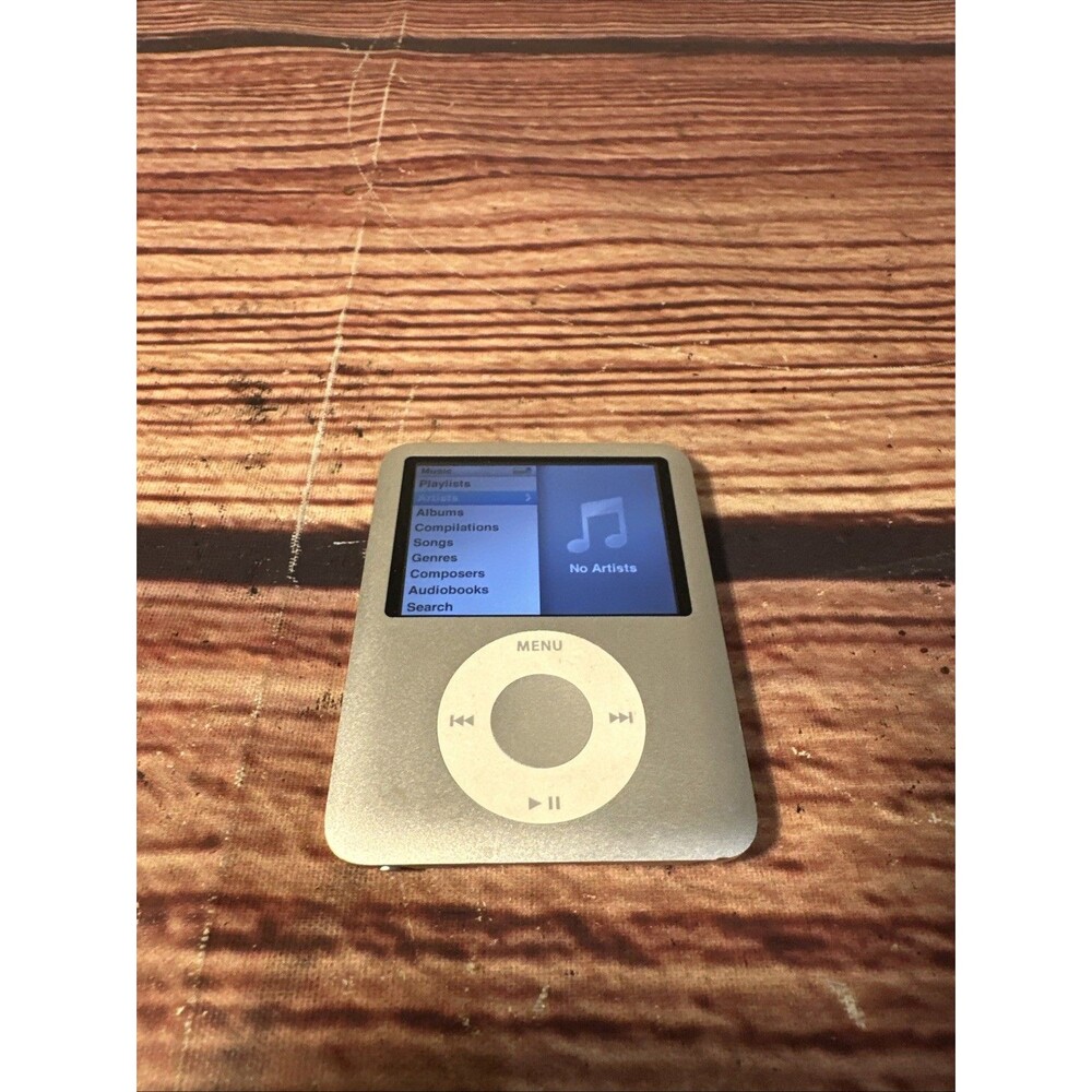 Apple iPod Nano 3rd Generation 8GB A1236 - WORKING